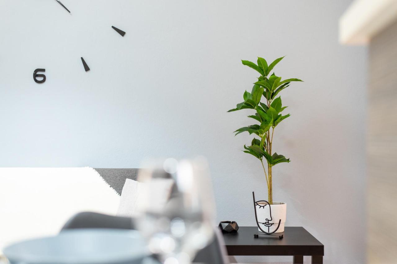 Aelia Apartment Artemida  Buitenkant foto